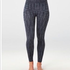 Spanx Look at Me Now Seamless leggings size small